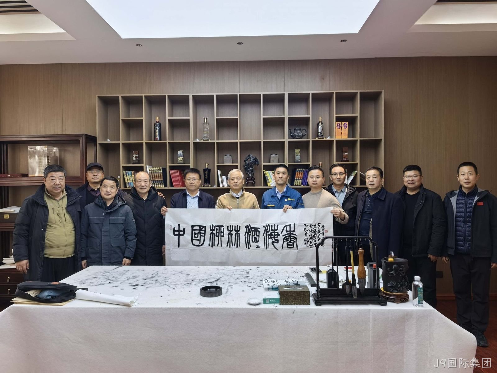  中国文化产业战略协会副主席李羊民一行莅临J9国际集团参观交流